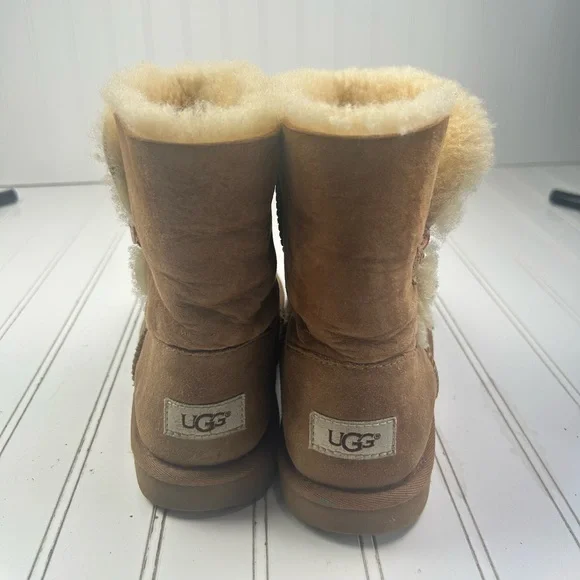 UGG Bailey Button II Boots โ Womenโs Size 6 (Chestnut, Shearling-Lined) - Picture 5 of 9
